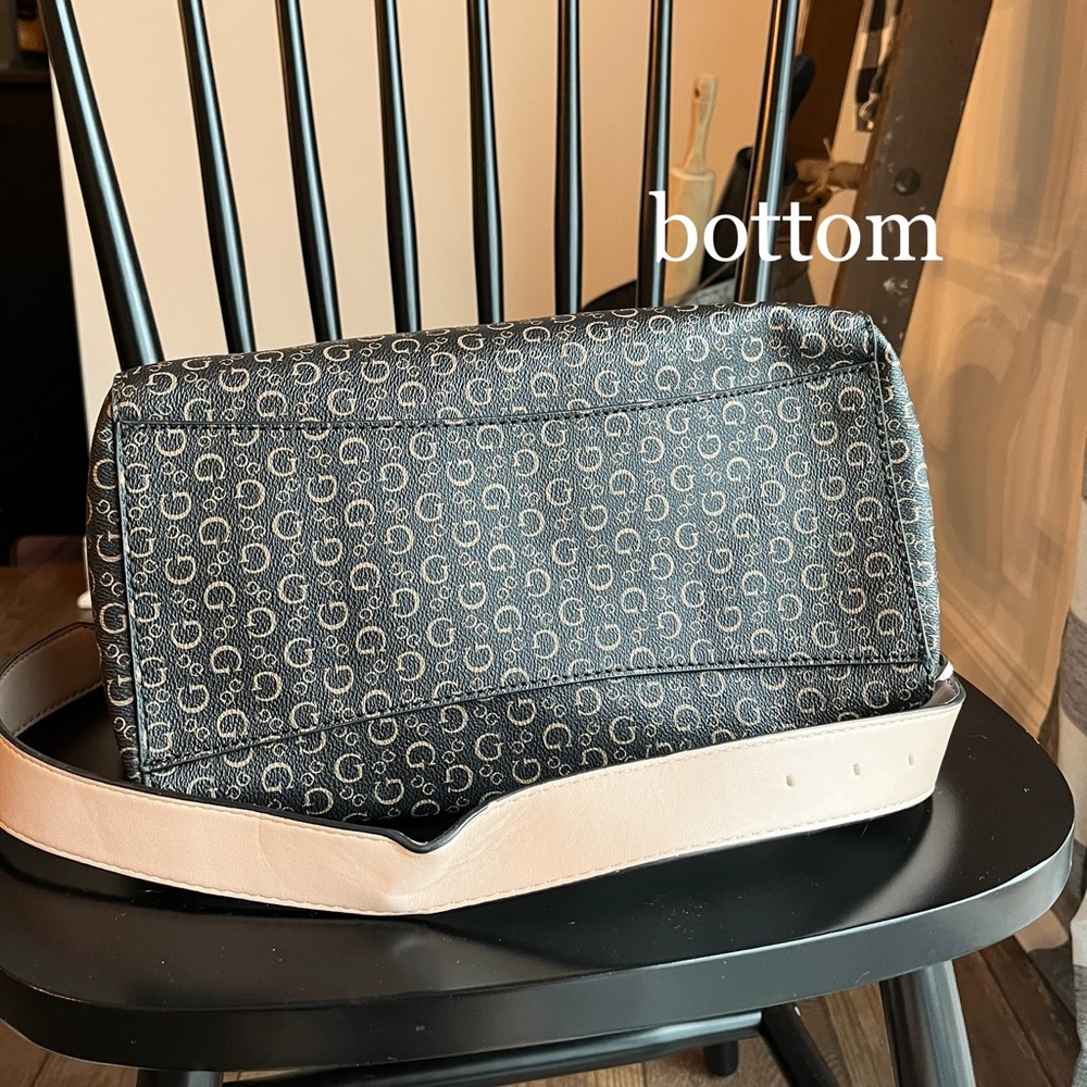 Guess Purse - Picture 4 of 6